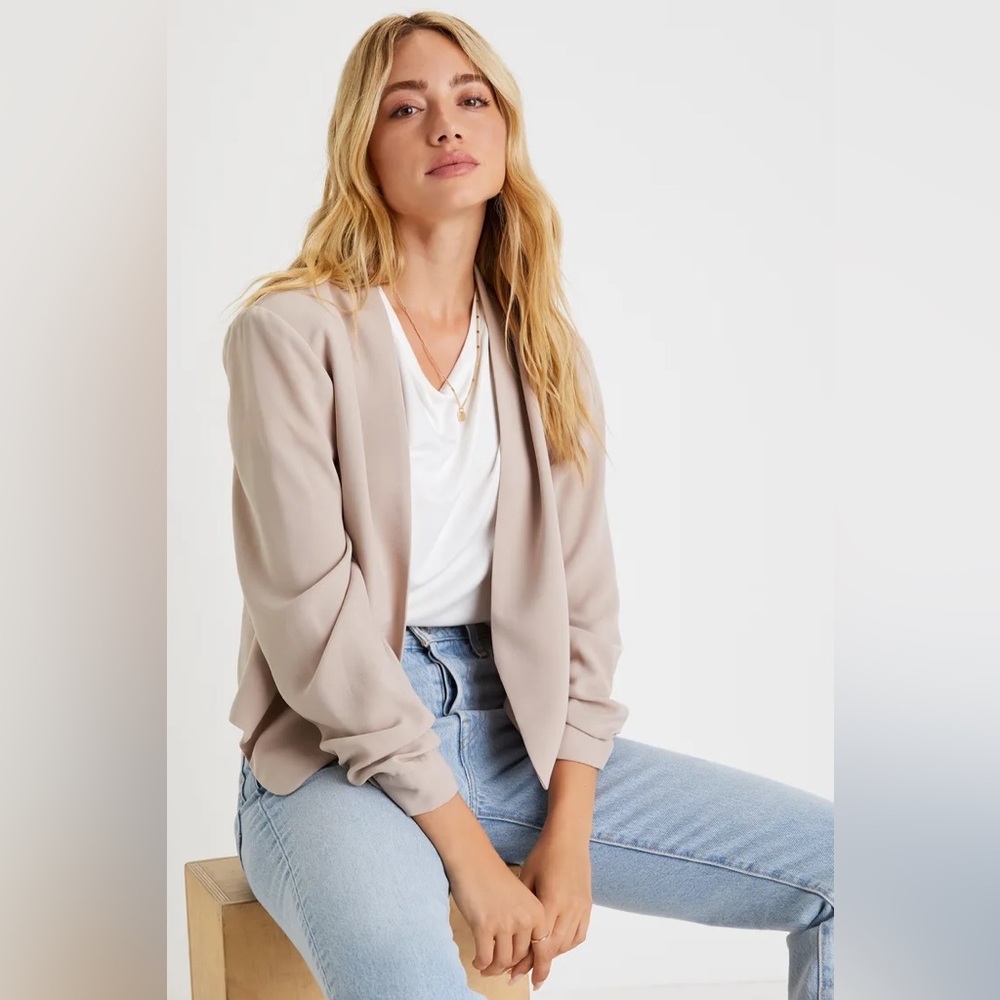 Lulu’s Women’s Business Diva Taupe Blazer Size Small